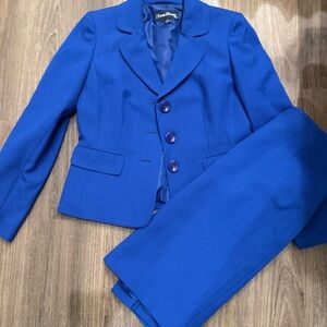 Evan Picone Vibrant Blue Suit